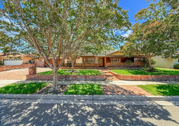 Exterior, Facade, Ranch