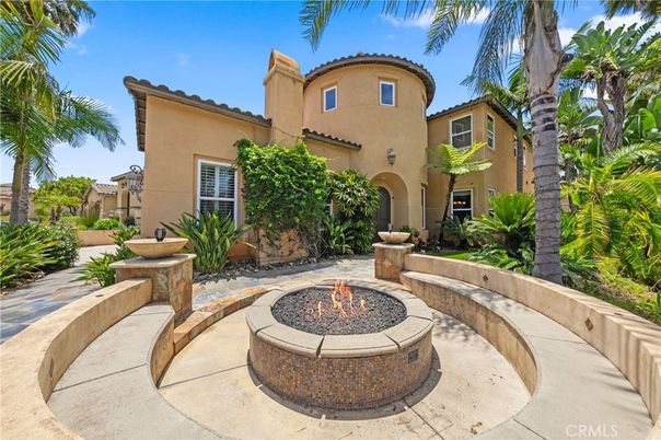 Attached, Exterior, Facade, Mediterranean