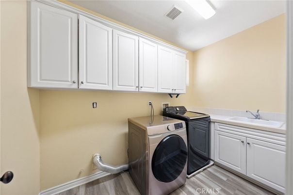 Interior, Washer, Wood Texture Flooring