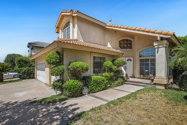 Attached, Exterior, Facade, Mediterranean