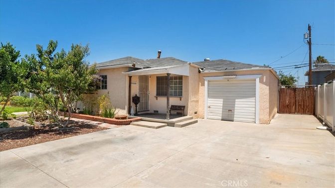 Attached, Exterior, Facade, Ranch