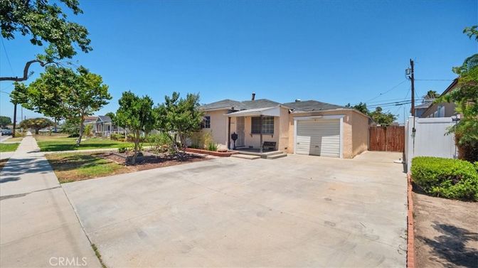 Backyard, Detached Garage, Exterior