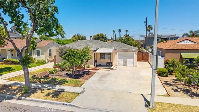 Attached, Exterior, Facade, Ranch