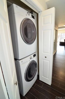 Interior, Utility Closets, Washer, Wood Texture Flooring