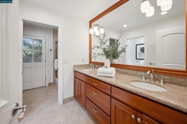Bathroom, Dual Sink Vanities, Interior, Recessed Lighting