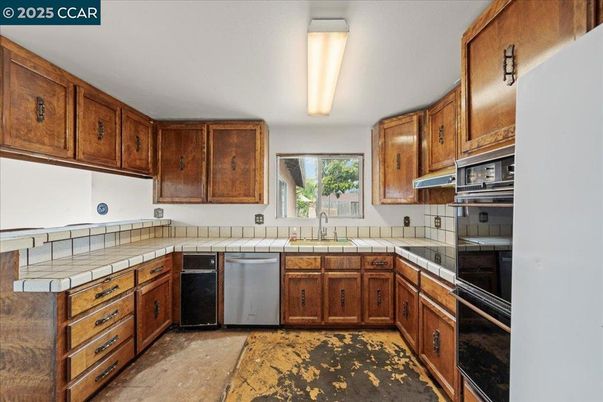 Interior, Kitchen, Tile Countertops