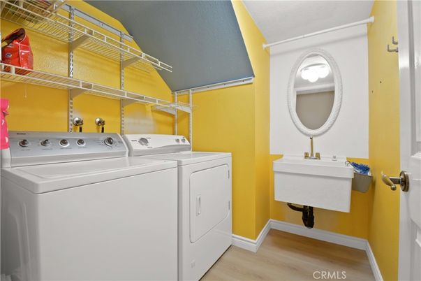 Interior, Utility Closets, Washer, Wood Texture Flooring