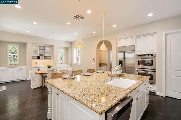 Dining room, Interior, Kitchen, Pendant Lights, Recessed Lighting, Stainless Steel Appliances, Wood Texture Flooring