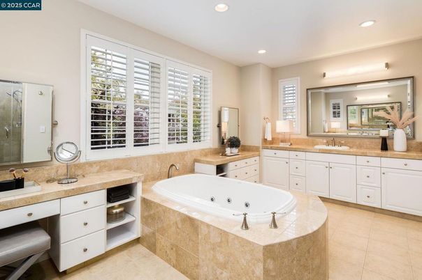 Bathroom, Dual Sink Vanities, Interior, Recessed Lighting