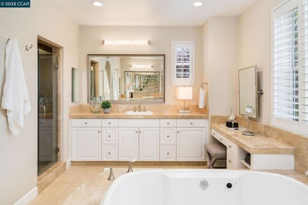 Bathroom, Dual Sink Vanities, Interior, Recessed Lighting