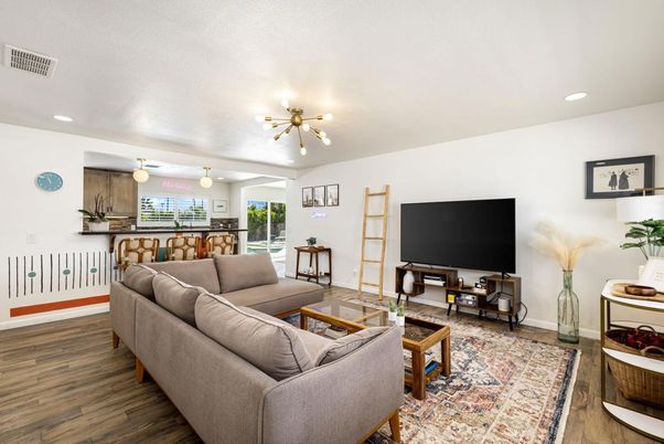 Interior, Living room, Pendant Lights, Recessed Lighting, Wood Texture Flooring