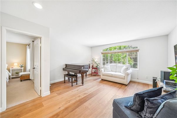 Interior, Piano, Recessed Lighting, Wood Texture Flooring