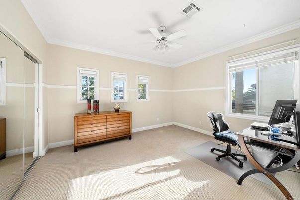 Home Office, Interior