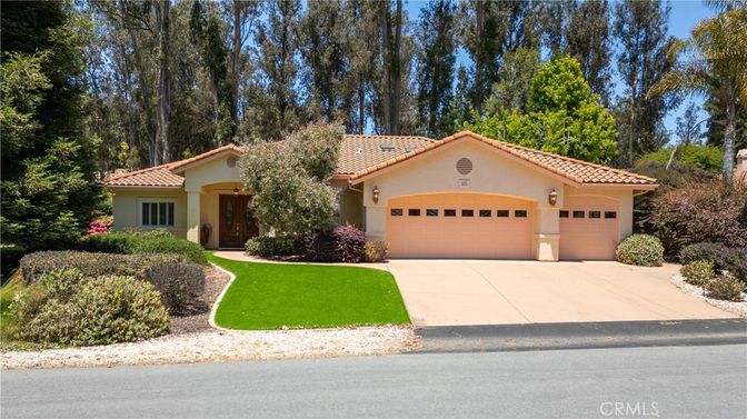 Attached, Exterior, Facade, Mediterranean