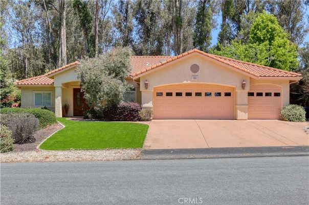 Attached, Exterior, Facade, Mediterranean