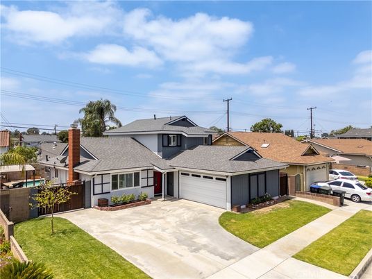 Attached, Exterior, Facade, Ranch