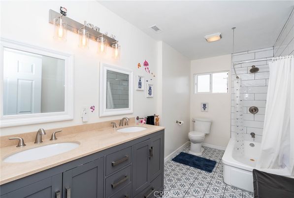 Bathroom, Dual Sink Vanities, Interior