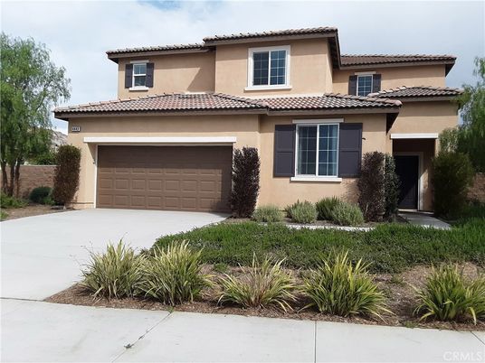 Attached, Exterior, Facade, Mediterranean