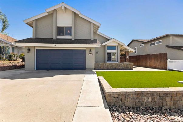 Attached, Exterior, Facade, American Craftsman