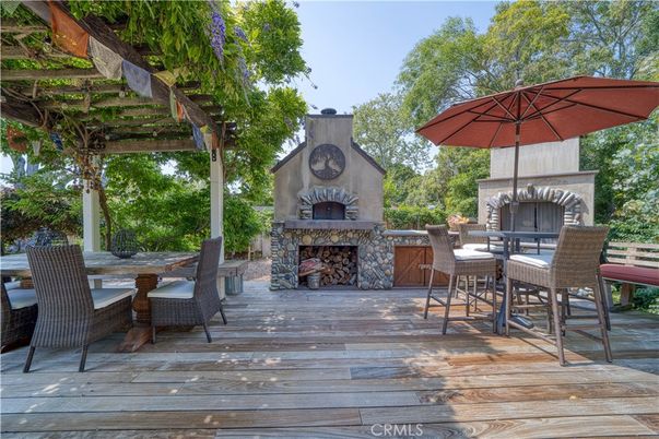 Exterior, Fireplace