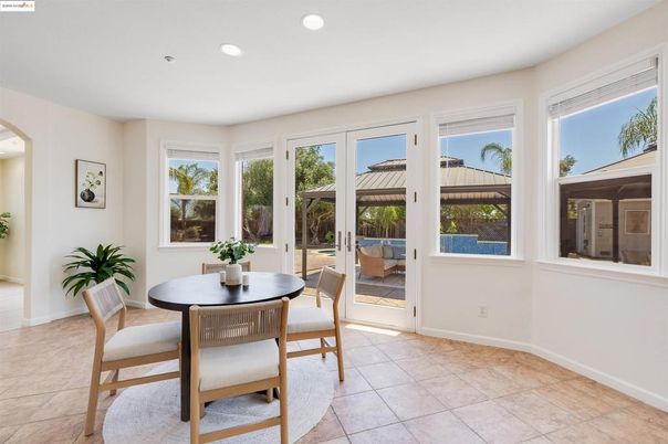 Dining room, Interior, Recessed Lighting