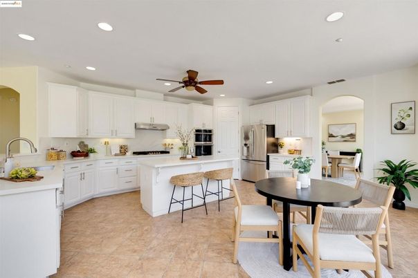 Dining room, Interior, Kitchen, Recessed Lighting, Stainless Steel Appliances