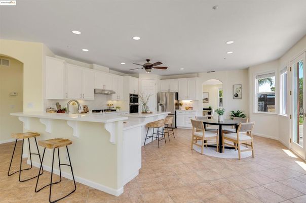 Dining room, Interior, Kitchen, Recessed Lighting, Stainless Steel Appliances
