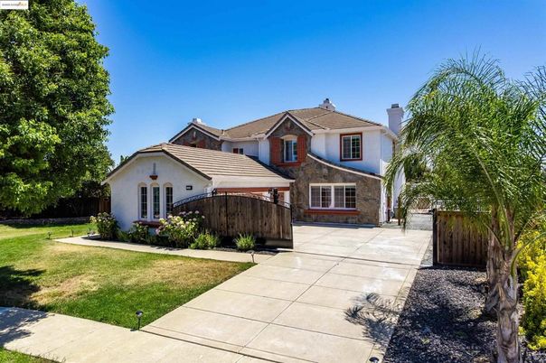 Backyard, Exterior, Facade, Mediterranean