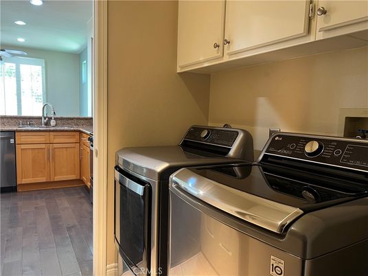 Interior, Recessed Lighting, Washer, Wood Texture Flooring