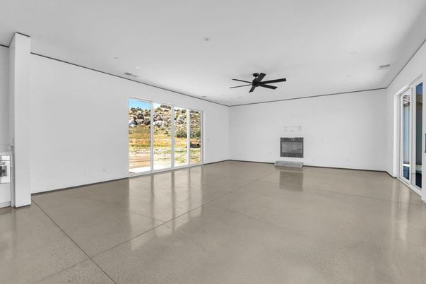 Empty room, Interior, Recessed Lighting