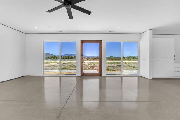 Empty room, Interior, Recessed Lighting