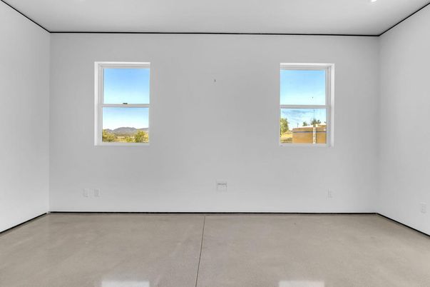 Empty room, Interior