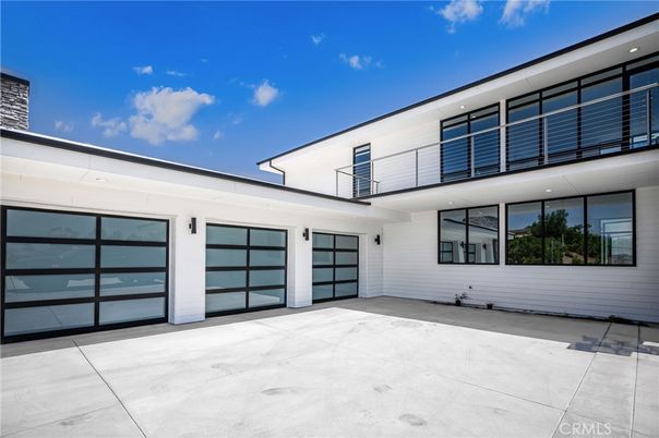 Attached, Exterior, Facade, Modern