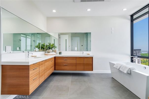 Bathroom, Dual Sink Vanities, Free Standing Baths, Interior, Recessed Lighting