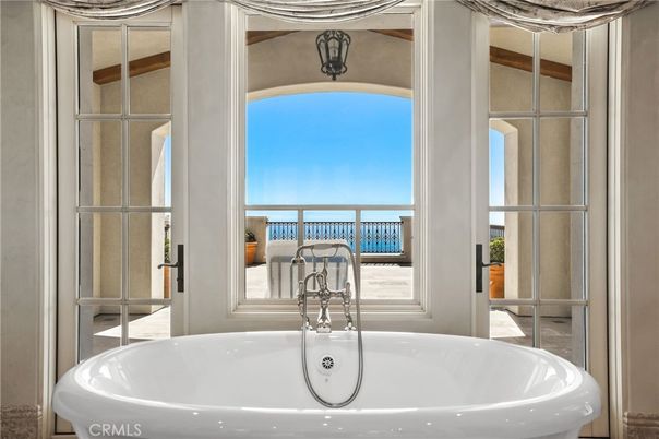 Bathroom, Free Standing Baths, Interior, Water