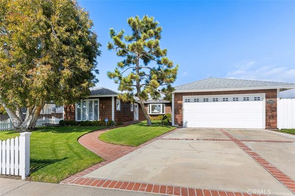 Attached, Exterior, Facade, Brick Facade, Ranch