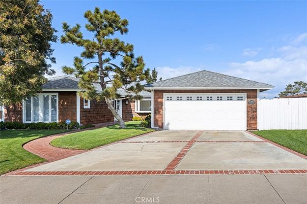 Attached, Exterior, Facade, Brick Facade, Ranch