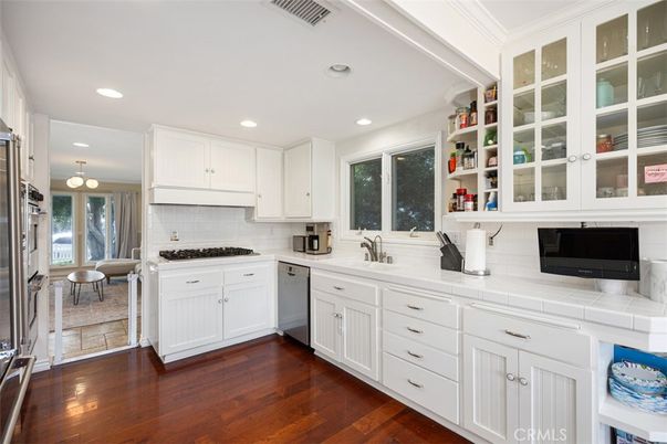 Dining room, Interior, Kitchen, Pendant Lights, Recessed Lighting, Tile Countertops, Wood Texture Flooring