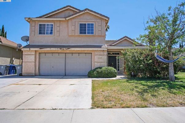 Attached, Exterior, Facade, American Craftsman