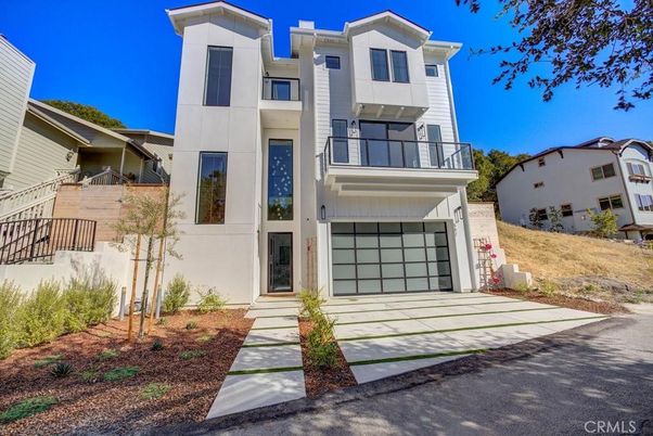 Attached, Exterior, Facade, Rowhouse