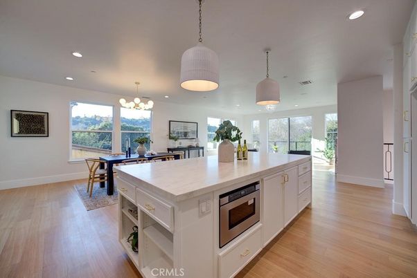 Chandelier, Dining room, Interior, Kitchen, Pendant Lights, Recessed Lighting, Wood Texture Flooring