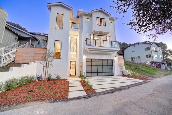 Attached, Exterior, Facade, Rowhouse