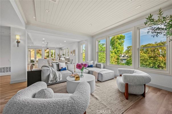 Interior, Living room, Pendant Lights, Recessed Lighting, Wood Texture Flooring