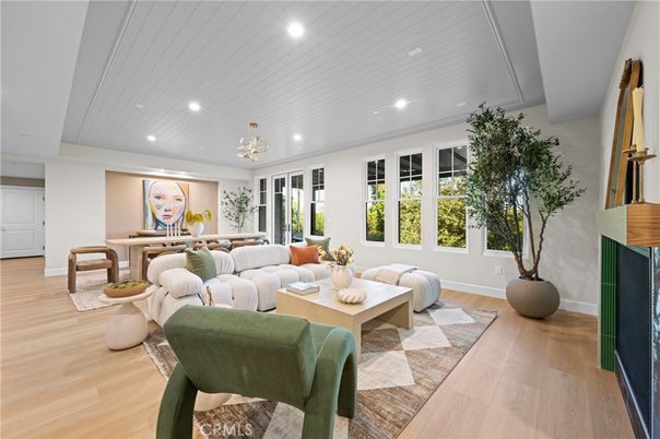 Chandelier, Dining room, Interior, Living room, Recessed Lighting, Wood Texture Flooring