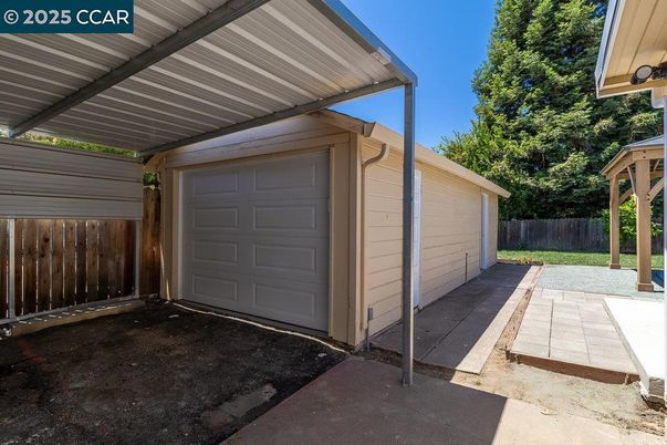 Detached Garage, Exterior