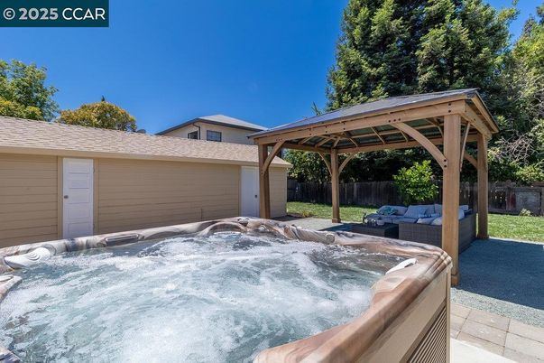 Exterior, Hot Tub