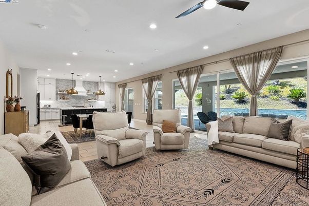 Dining room, Interior, Kitchen, Living room, Pendant Lights, Recessed Lighting, Stainless Steel Appliances