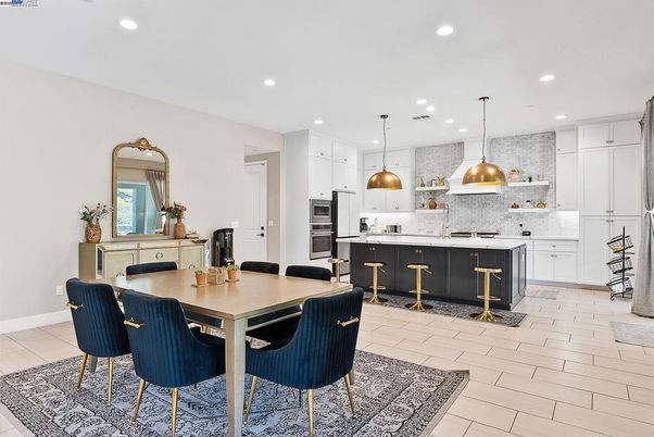 Dining room, Interior, Kitchen, Pendant Lights, Recessed Lighting, Stainless Steel Appliances