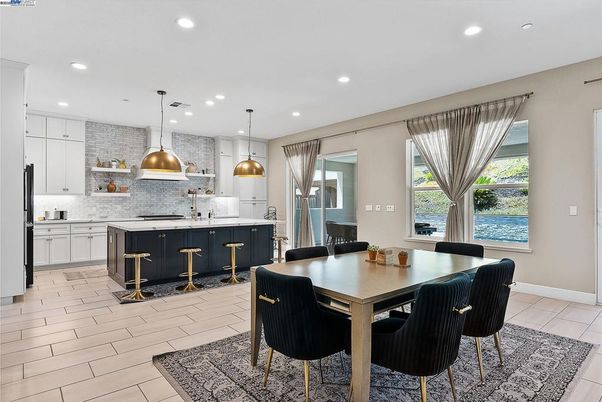 Dining room, Interior, Kitchen, Pendant Lights, Recessed Lighting, Stainless Steel Appliances