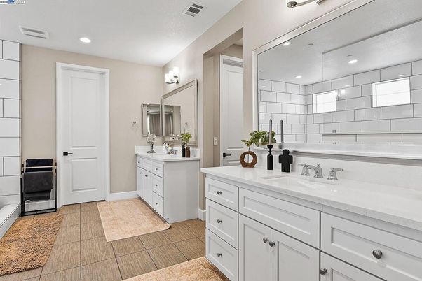 Bathroom, Dual Sink Vanities, Interior, Recessed Lighting